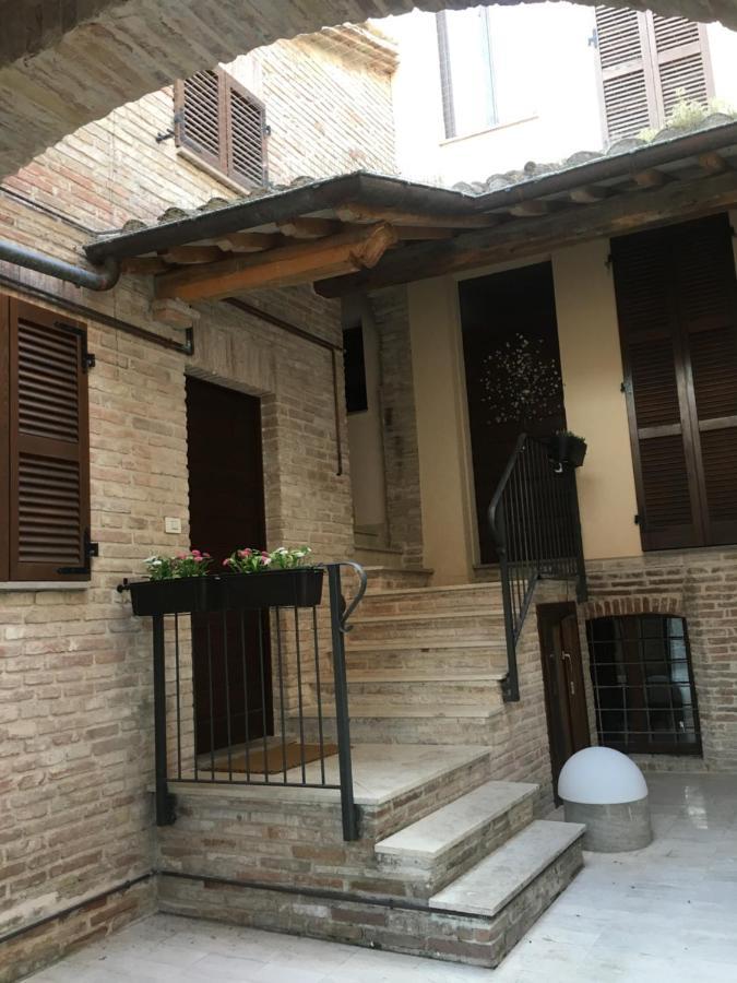 Il Borghetto Medievale Suite Фабриано Экстерьер фото